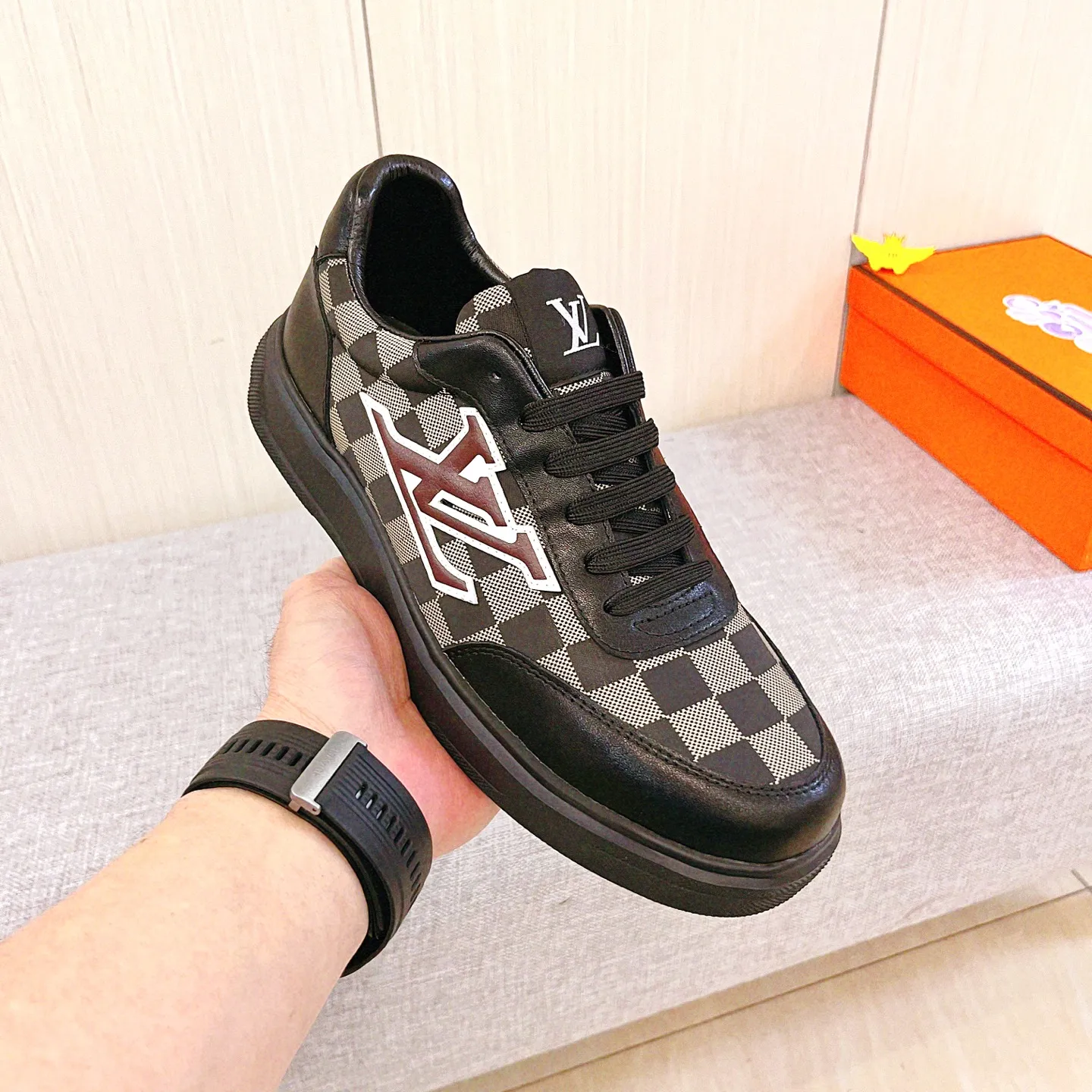 Men's Men's Shoes Men's Shoes💰 420 Men's Men's Shoes💰[LV]🔥Louis Vuitton Men's high-end brand official website 1:1 Latest masterpiece: The upper is made of Italian imported first-layer cowhide with a comfortable and breathable lining➕Original non-slip and wear-resistant outsole🔥, making walking more convenient and comfortable! An exclusive new model, a stunning work, a beautiful 1:1 replica [color] compared to the official quality! Create a fashionable personality to set off your uniqueness! A must-have for trendy men! Classic🔥Size: 38-44 Color: 🔥Multiple colors available🔥.